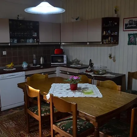 아파트 With Parking Space - 9306